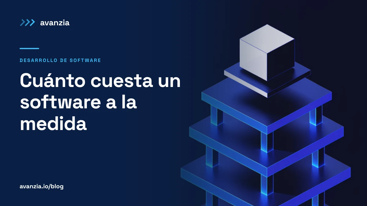 Cuánto cuesta un software a la medida en México (2026) | Avanzia Ilustración isométrica: un cubo blanco pequeño y pulido descansa sobre tres plataformas azules cada vez más anchas, sostenidas por columnas con luz azul eléctrico, sobre fondo navy.