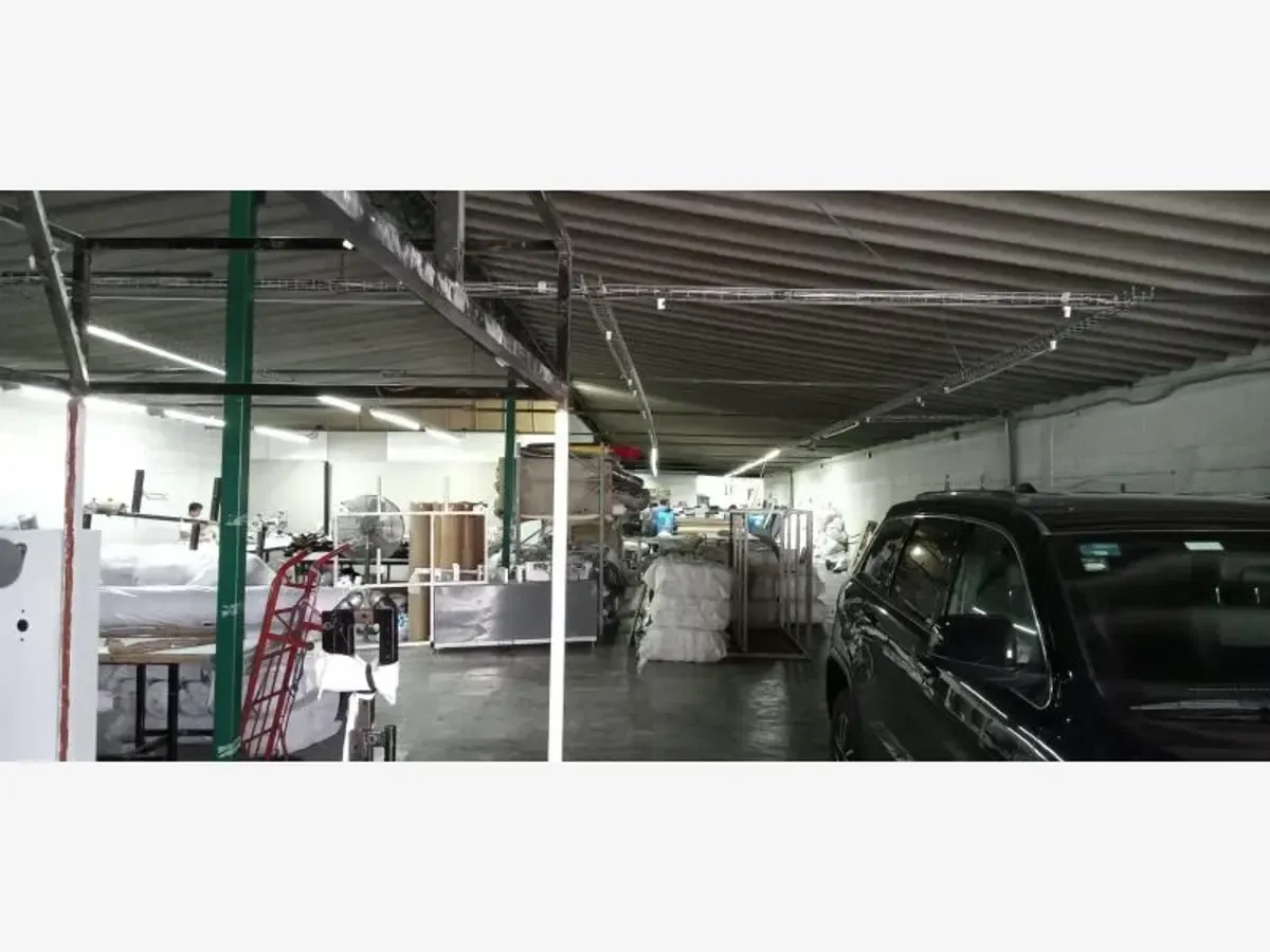 Bodega en Santa Cruz 101, Santa Cruz Buenavista, Puebla, Puebla, C.P. 72150 - Imagen 1